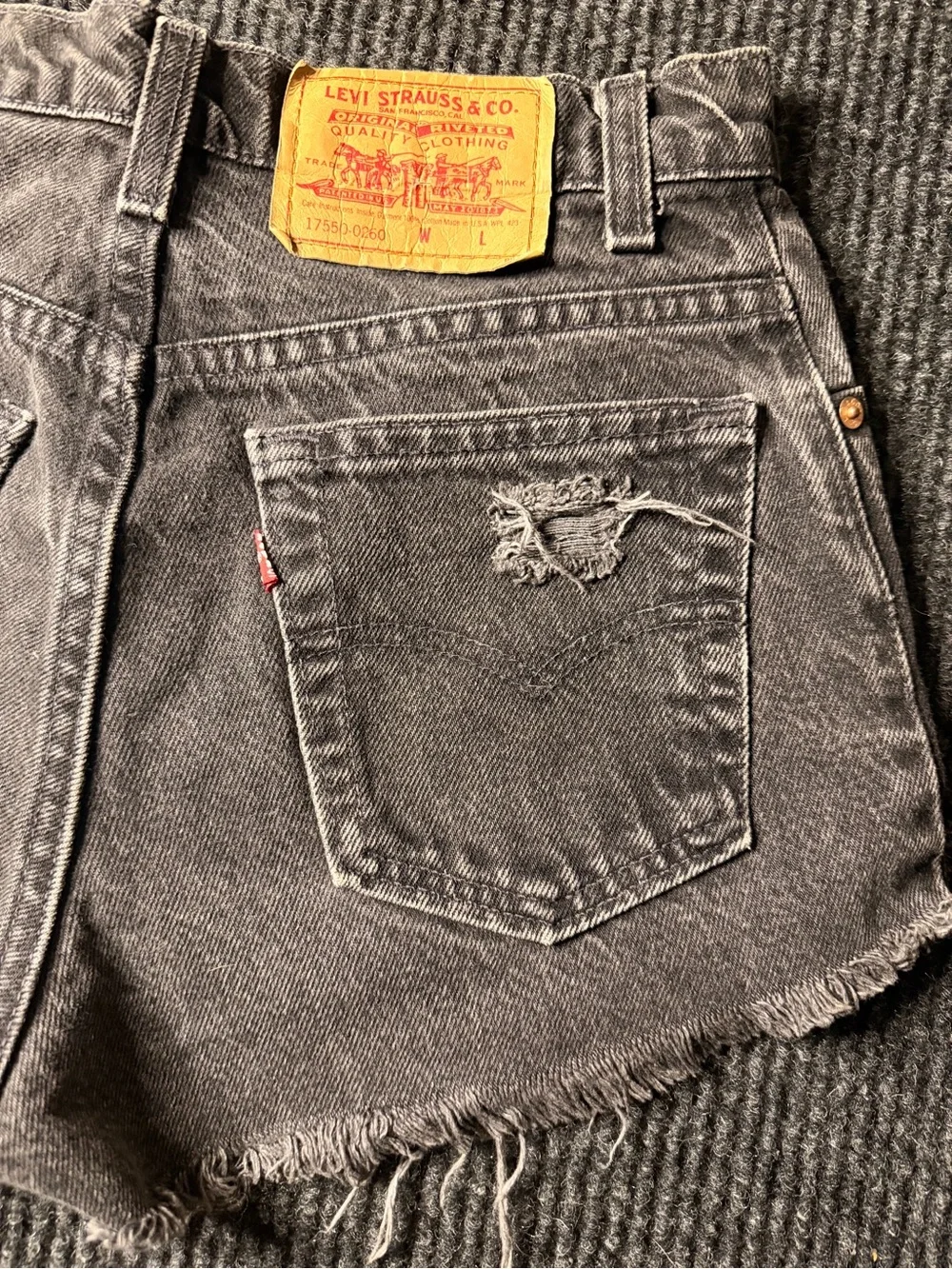 Vintage Levi’s USA Black Denim Distressed Cutoff Shorts Size 7 M